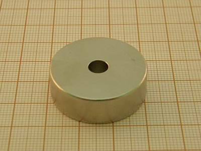 Magnes neodym. okrągły 30x10 z otworem 5mm