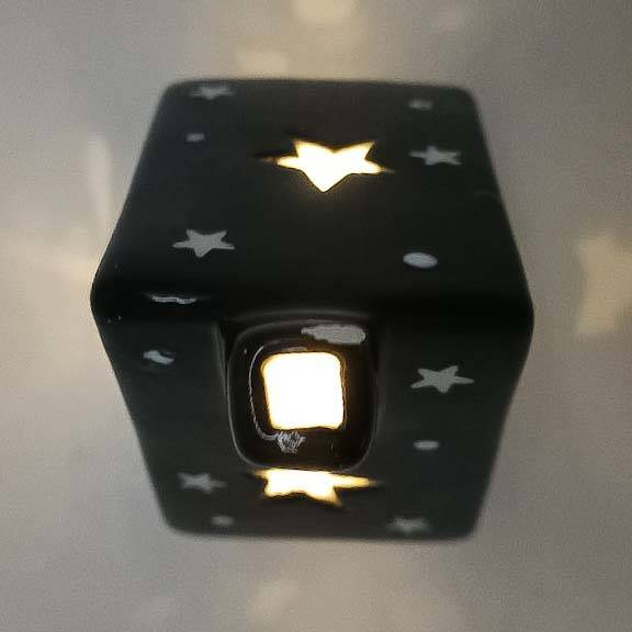 Domek LED 14x7,5x5 cm czarny/czerwony kpl.1+1 szt.