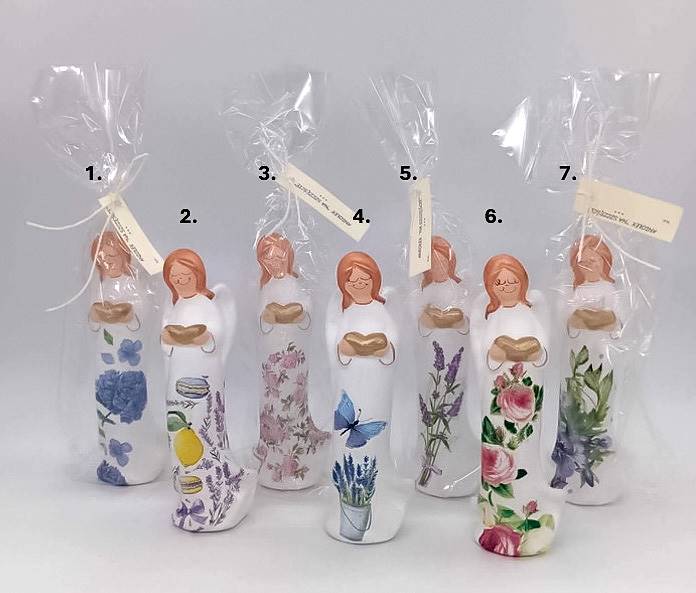 Aniołek stojący z książką decoupage - Laura