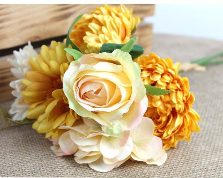 Bukiet chryzant, róza, gerbera róż lub żółty,"5"