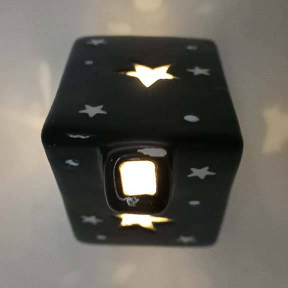 Domek LED 14x7,5x5 cm czarny/czerwony kpl.1+1 szt.
