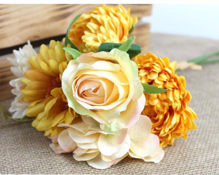 Bukiet chryzant, róza, gerbera róż lub żółty,"5"