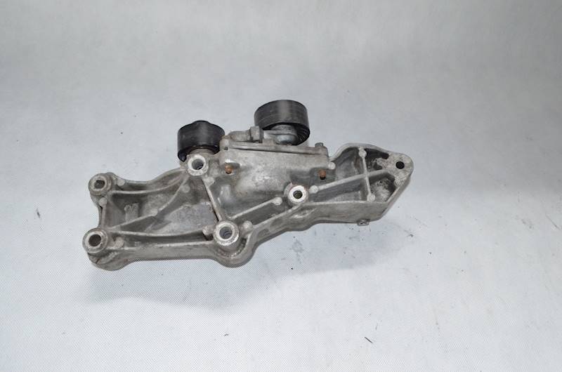 Łapa alternatora Renault Trafic Vivaro 2.0 DCI M9R