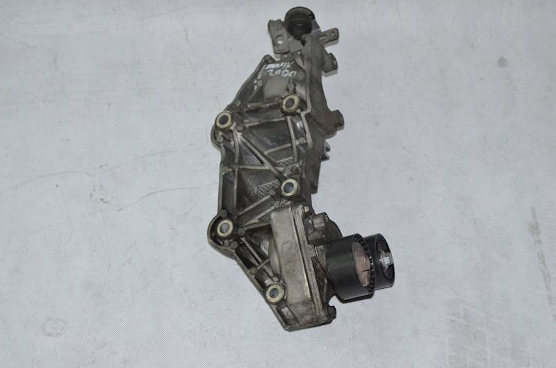 Łapa alternatora Renault Trafic Vivaro 2.0 DCI M9R