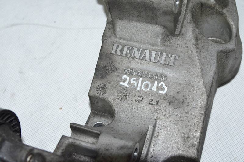 Łapa alternatora Renault Trafic Vivaro 2.0 DCI M9R