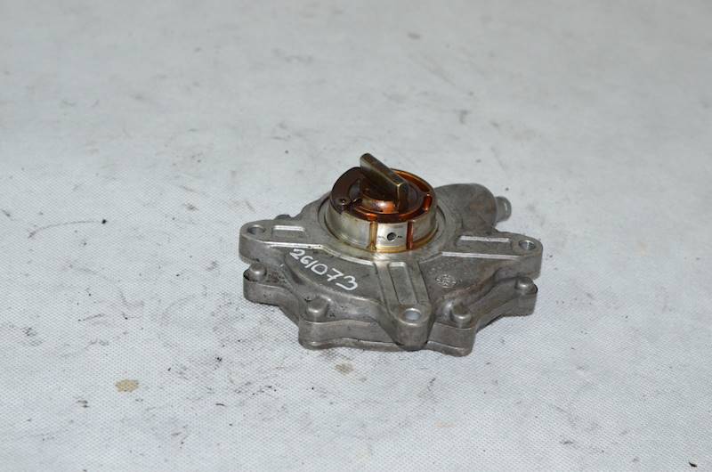 Pompa wakum BMW X5 E53 Range Rover 4.4 V8 448S2