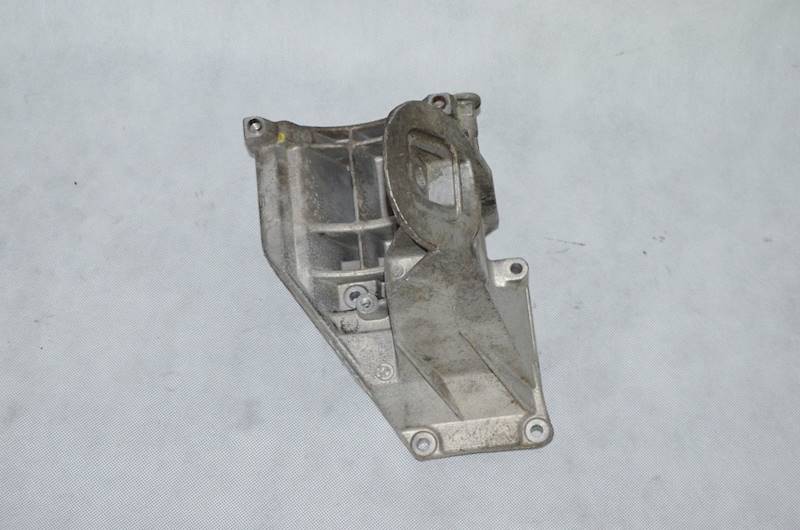 Łapa silnika Range Rover L322 4.4 V8 64557503226