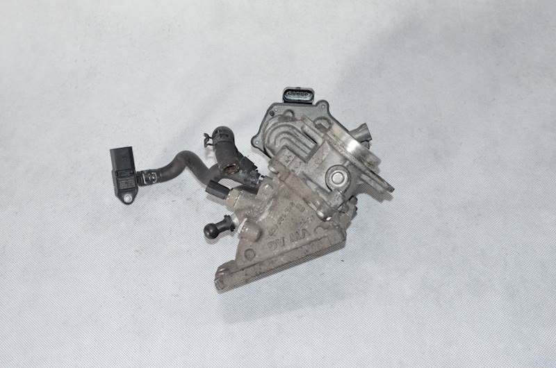 Przepustnica VW Passat B7 Golf VII Audi Q3 1.6 TDI 2.0 TDI CRB 04L128063M