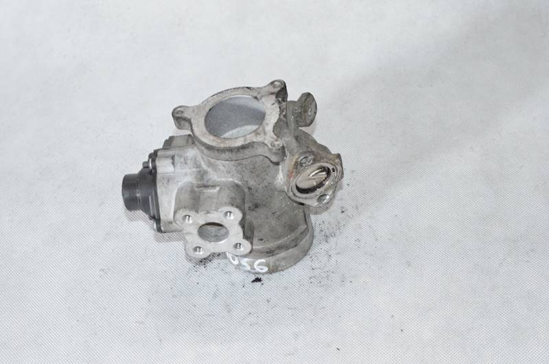 Zawór EGR Renault Master II Opel Movano 2.5 DCI 8200222772 A2C53094175