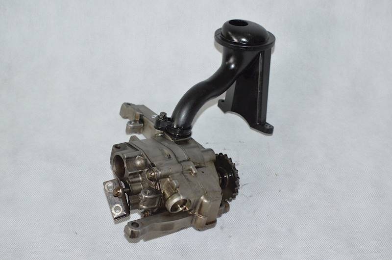 Pompa oleju Mercedes ML W164 E W211 W212 3.0 CDI 3.0 CRD OM642 6421810901