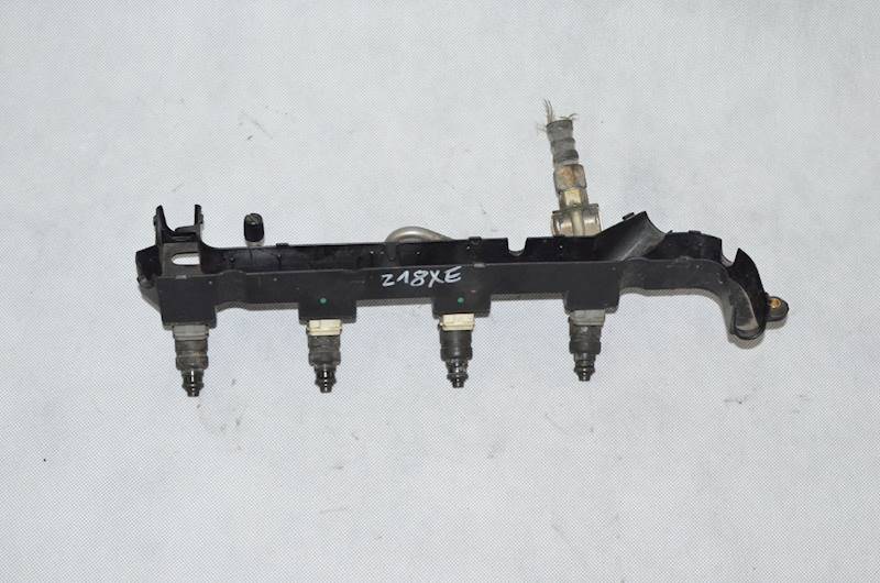 Listwa wtryskowa Opel Astra H Vectra C 1.8 16V Z18XE 2721501 09164991B