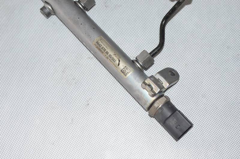 Listwa wtryskowa Mercedes S W221 E 211 3.0 CDI V6 A6420700695 0615100090