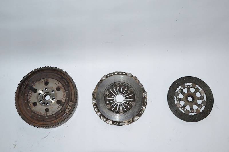 Koło dwumasowe BMW E90 E93 E91 E87 E88 LCI 2.0 16V N43B20AY KOMPLET