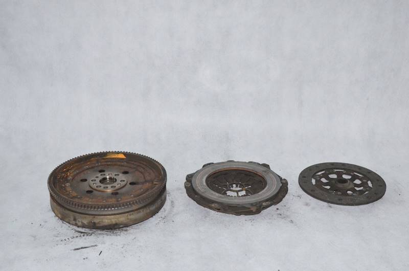 Koło dwumasowe BMW E90 E93 E87 E91 E88 LCI 2.0 16V N43B20AY KOMPLET