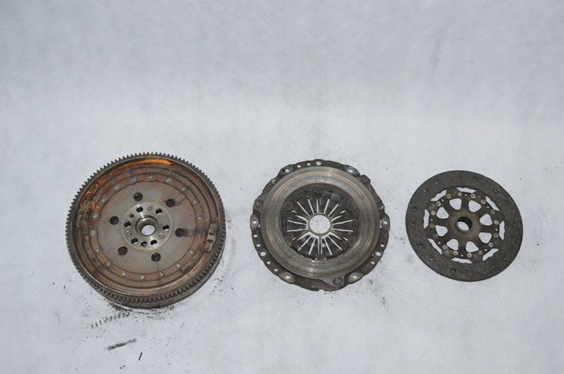 Koło dwumasowe BMW E90 E93 E87 E91 E88 LCI 2.0 16V N43B20AY KOMPLET