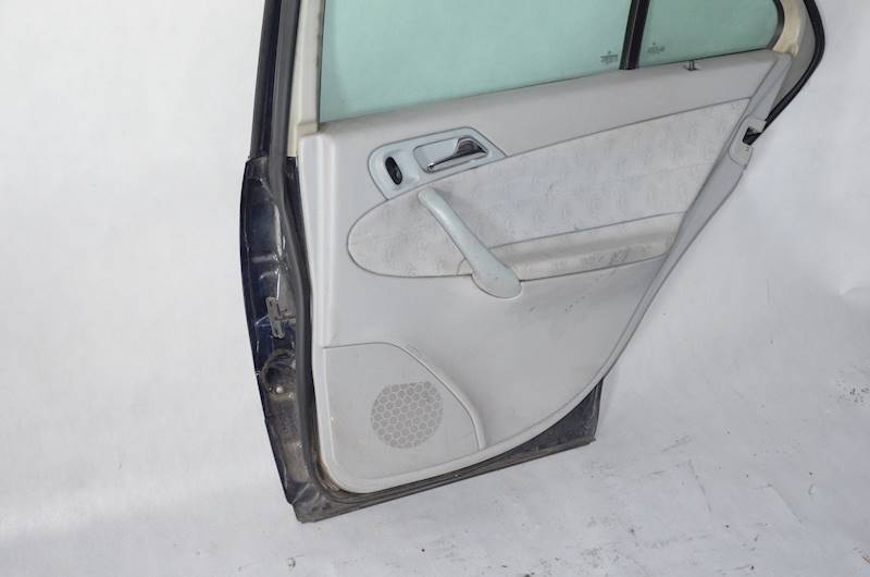 Drzwi tylne Mercedes C-Klasa W203 PRAWY TYŁ SEDAN