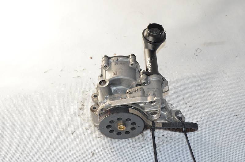 Pompa oleju VW Golf VII Tiguan Touran 2.0 TDI CRB 04L145208D 04L145305