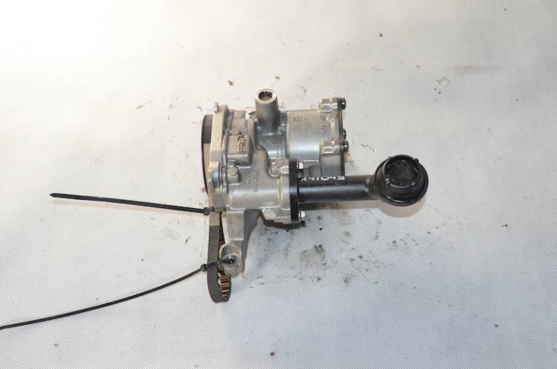 Pompa oleju VW Golf VII Tiguan Touran 2.0 TDI CRB 04L145208D 04L145305
