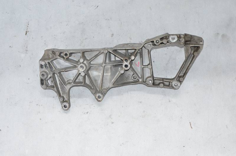 Łapa alternatora sprężarki Land Rover Discovery Range Rover 2.2 TD4 224DT