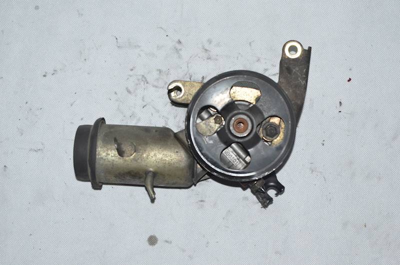 Pompa wspomagania Toyota Yaris II Corolla Verso 1.4 D-4D 1ND-P52  3 PK 