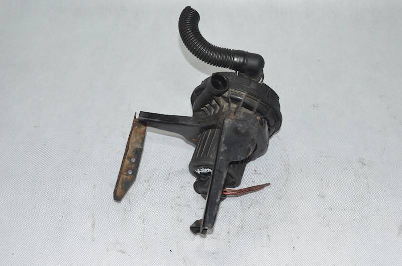 Pompa powietrza VW Golf V Touran Skoda Octavia II Seat Audi A3 1.6 8V BSE