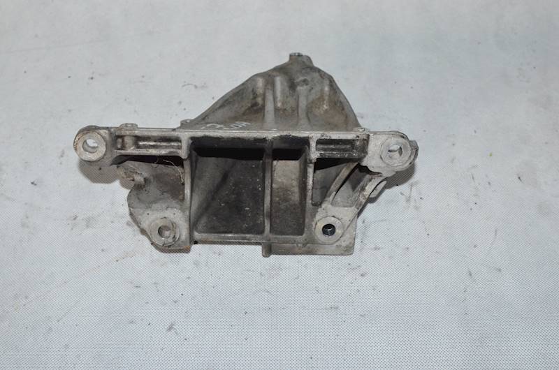 Łapa Podpora SIlnika Wspornik PRAWA BMW X5 E70 X6 E71 3.0 D N57D30A 6790022