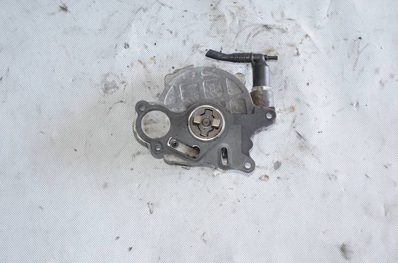 Pompa wakum VW Passat B6 B7 Golf V VI Skoda Octavia II Seat Leon 1.6 TDI