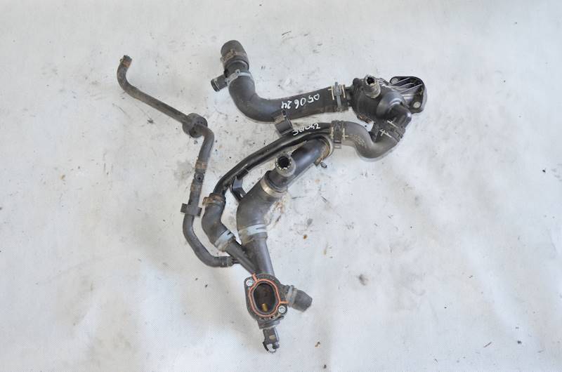 Obudowa termostatu +węże VW Passat B7 Golf Skoda Octavia Leon 1.6 TDI CAY