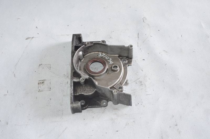 Obudowa uszczelniacz wału VW Golf VI Caddy Passat B7 Audi Skoda 1.6 2.0 TDI