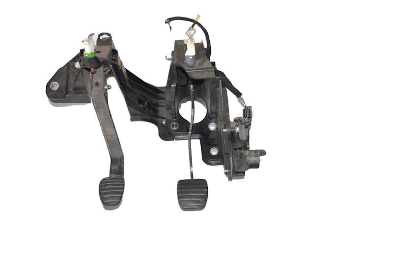 Zestaw pedałów hamulca sprzęgła gaz podstawa Renault Master III 465104099R