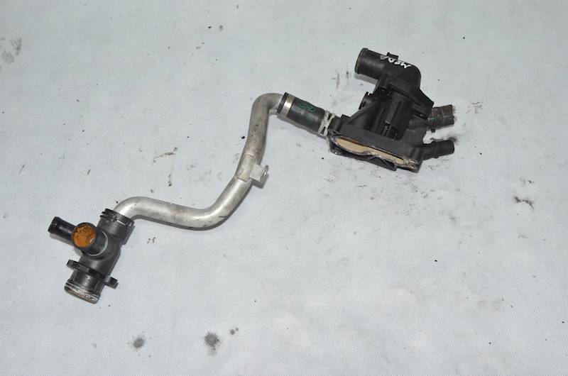 Obudowa termostatu Króciec Ford C-max Focus Mk3 Fiesta 1.0 ECOBOOST M2DA
