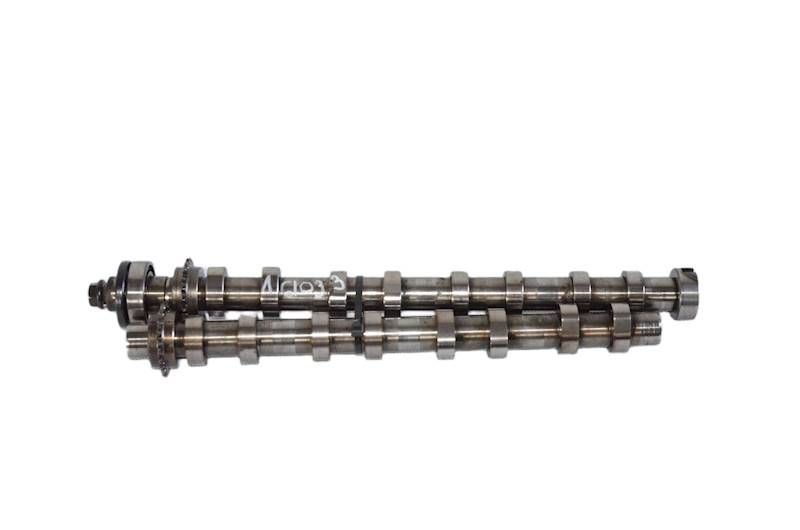 Wałki rozrządu Peugeot 5008 508 Citroen C5 Berlingo 1.5 E-HDI YH01 KOMPLET