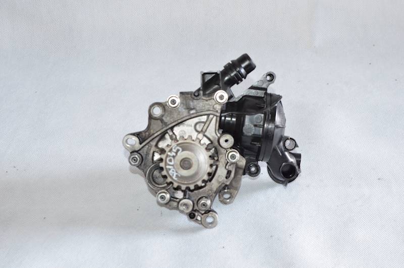 Pompa Wody Citroen C3 C4 Berlingo Peugeot 3008 508 Expert DS4 1.5 HDi YH01