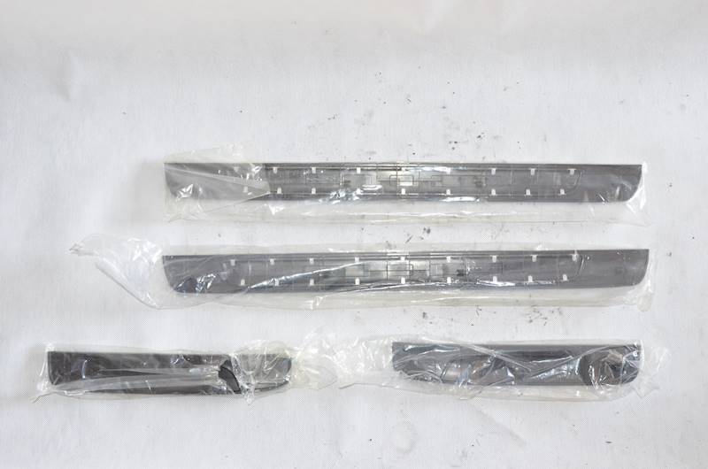 Nakładki listwy progowe Toyota Camry VIII PT922-03184 KOMPLET
