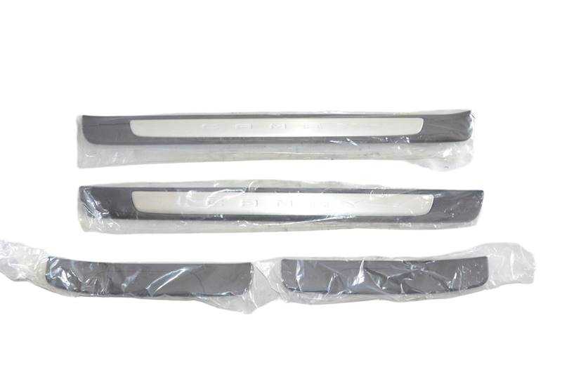 Nakładki listwy progowe Toyota Camry VIII PT922-03184 KOMPLET