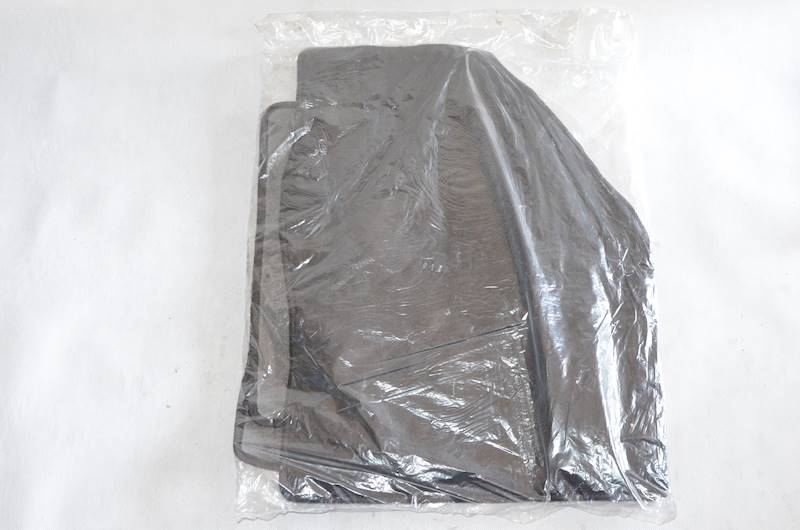 Zestaw dywaników oryginalnych welurowych Toyota Yaris 58500YY210 