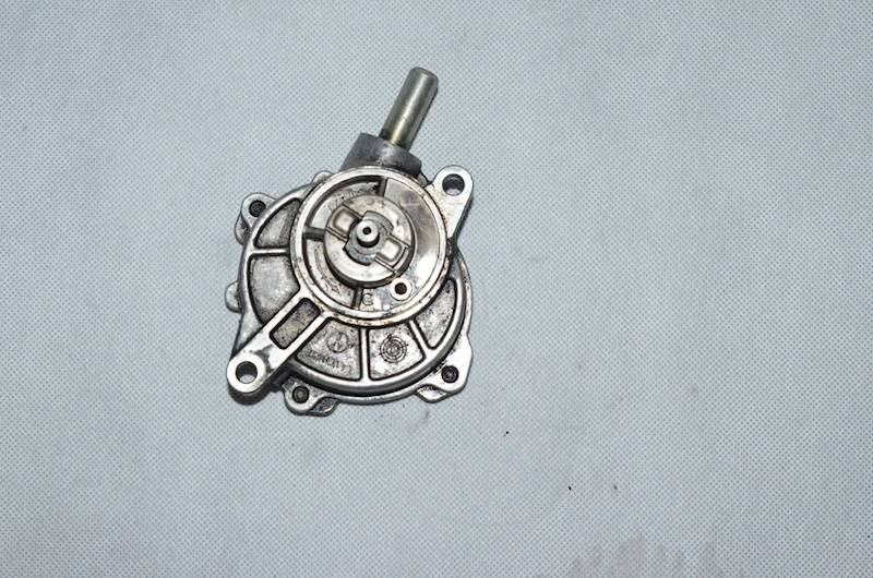 Pompa wakum Mercedes W203 W204 E W211 CLK W209 Sprinter W906 2.2 CDI OM646