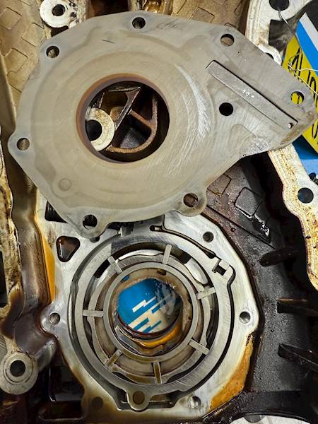 Pompa oleju Obudowa Opel Astra IV J Meriva B Corsa 1.4 16V A14XER 55562788