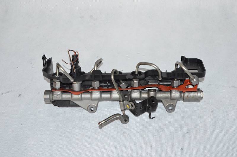 Listwa wtryskowa Suzuki Grand Vitara II 1.9 DDIS F9QB266 130 KM 0445214113