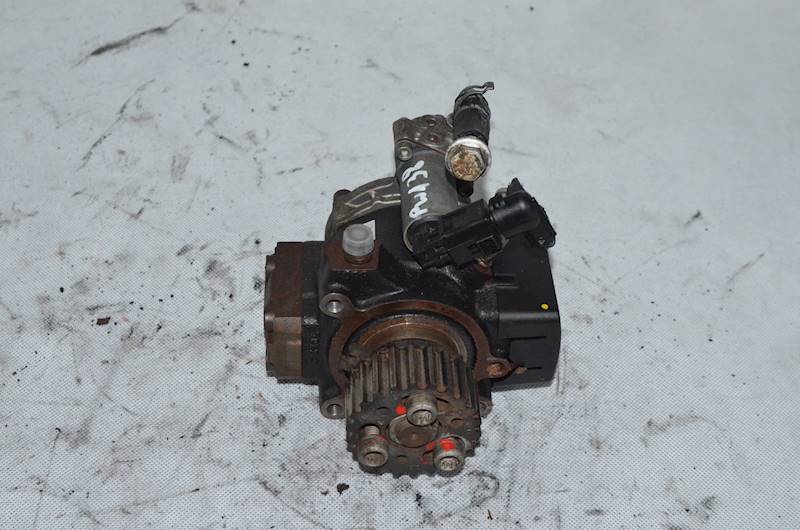 Pompa wtryskowa VW Golf VI Passat B7 Skoda Octavia 1.6 TDI CAY 03L130755E