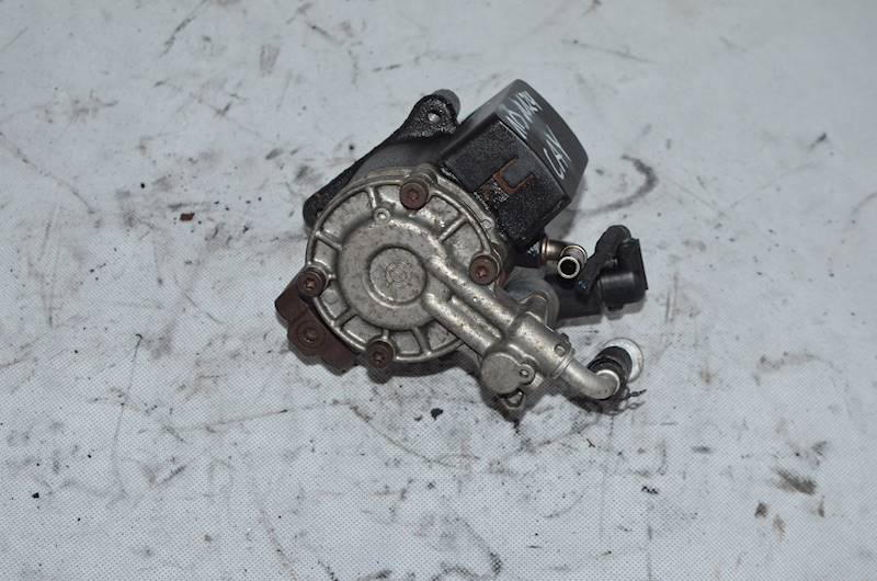 Pompa wtryskowa VW Golf VI Passat B7 Skoda Octavia 1.6 TDI CAY 03L130755E