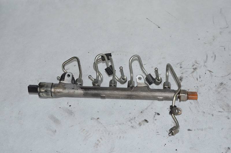 Listwa wtryskowa VW Golf VI Passat B7 Skoda Octavia 1.6 TDI CAY 03L130089B