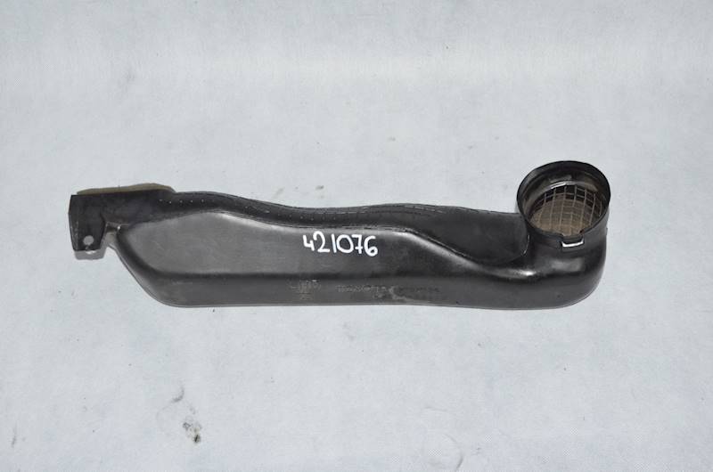 Rura kanał powietrza Toyota Corolla Yaris 1.5 16V VVT-i 1NZ-FE 55843-52010