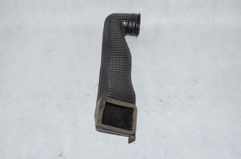 Rura kanał powietrza Toyota Corolla Yaris 1.5 16V VVT-i 1NZ-FE 55843-52010