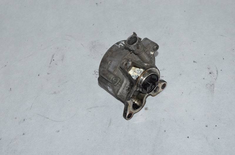Pompa wakum Renault Trafic II Opel Vivaro A Primastar 2.0 DCI M9R M9RE780