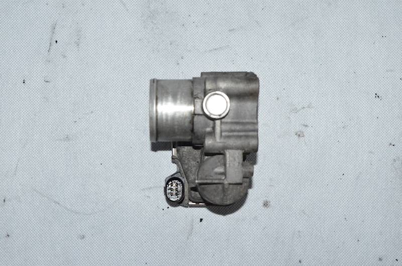 Przepustnica Renault Trafic II Opel Vivaro A Nissan 2.0 DCI M9R H8200330812