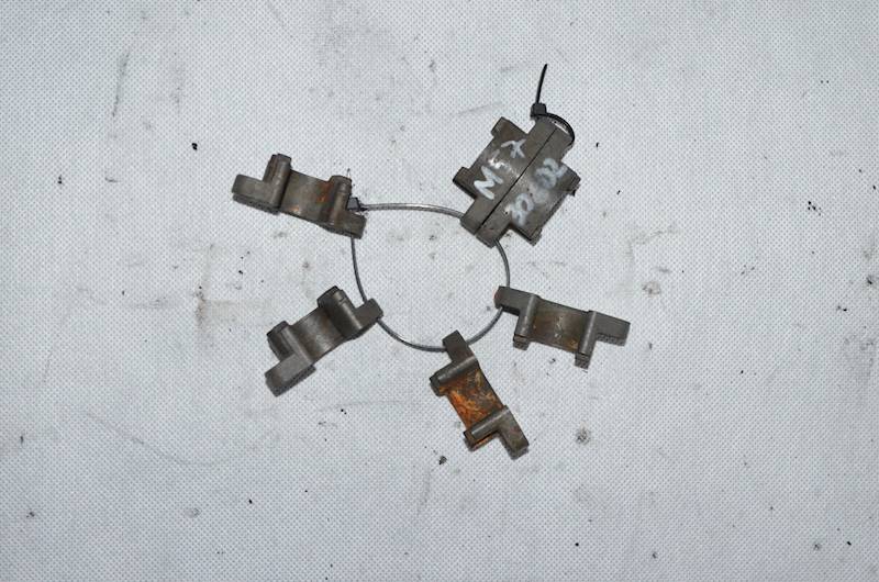 Łapka uchwyt wtryskiwaczy BMW X3 E83 X5 E53 E46 E60 E61 3.0 D M57 306D2