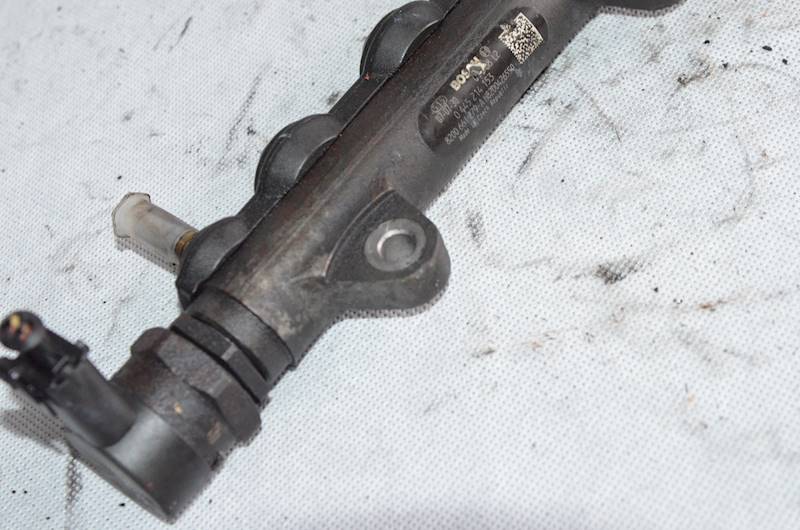 Listwa wtryskowa Renault Trafic II Opel Vivaro Primastar 2.0 DCI 0445214153