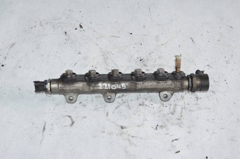 Listwa wtryskowa Renault Trafic II Opel Vivaro A 2.0 DCI M9R 0445214153