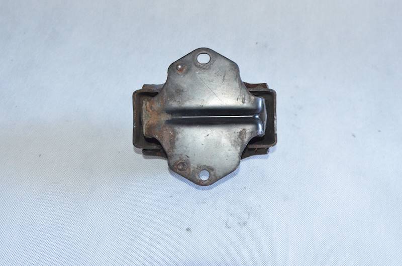 Poduszka łapa silnika Mitsubishi Pajero III IV L300 3.2 DI-D 4M41 AV68827